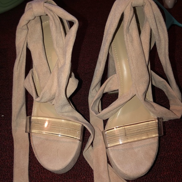 Semi-Formal / Formal dresses - Picture 8 of 9